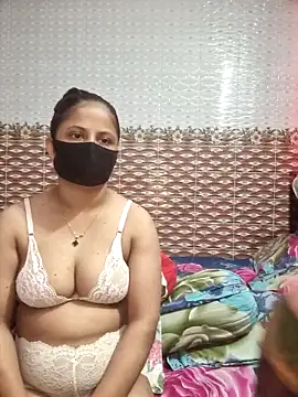 Snapshot of Hot_Nila chatting on June 11, 2:33 am Hot Nila online show from June 11, 2:33 am