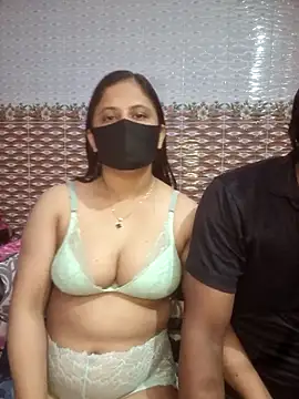 Snapshot of Hot_Nila chatting on July 19, 2:42 am Hot Nila online show from July 19, 2:42 am