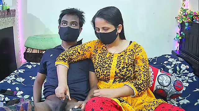 Snapshot of Hot_Nila chatting on February 15, 3:51 am Hot Nila online show from February 15, 3:51 am