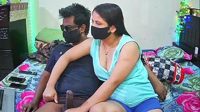 Snapshot of Hot_Nila chatting on February 18, 3:59 am Hot Nila online show from February 18, 3:59 am