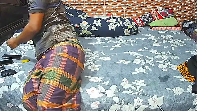 Hot Nila online show from April 10, 3:46 am