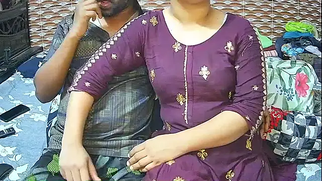 Hot Nila online show from April 11, 3:03 am