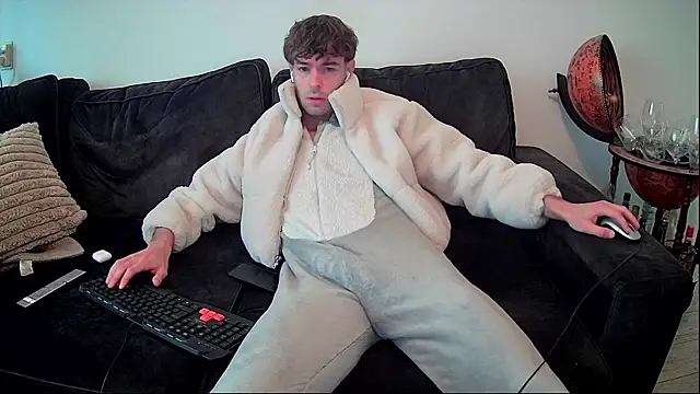 Snapshot of onesieboyx chatting on November 21, 9:52 am onesieboyx online show from November 21, 9:52 am