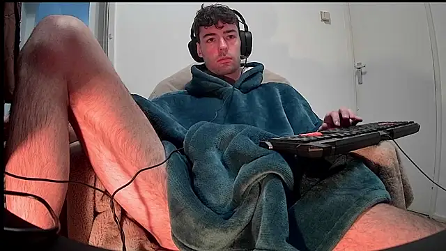 Snapshot of onesieboyx chatting on January 3, 12:40 pm onesieboyx online show from January 3, 12:40 pm