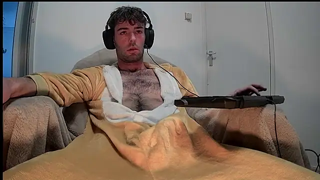 Snapshot of onesieboyx chatting on January 14, 12:14 pm onesieboyx online show from January 14, 12:14 pm