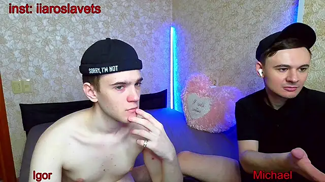 Snapshot of michael_sexdevil chatting on February 14, 12:47 pm michael sexdevil online show from February 14, 12:47 pm