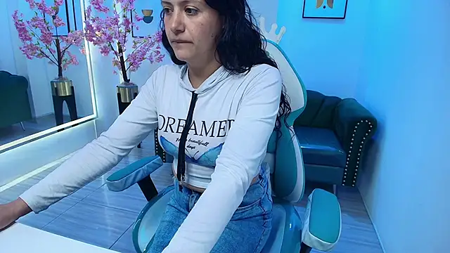 Snapshot of Arianna_sweeet chatting on September 28, 3:13 am Arianna sweeet online show from September 28, 3:13 am
