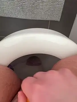 bigfatpussy28 online show from April 17, 3:37 pm