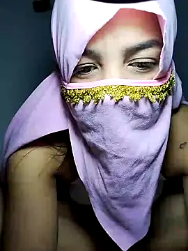 Snapshot of lucianamorales chatting on March 2, 3:45 am lucianamorales online show from March 2, 3:45 am