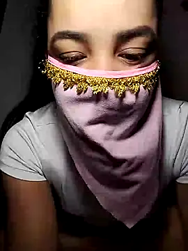 Snapshot of lucianamorales chatting on February 6, 5:51 pm lucianamorales online show from February 6, 5:51 pm