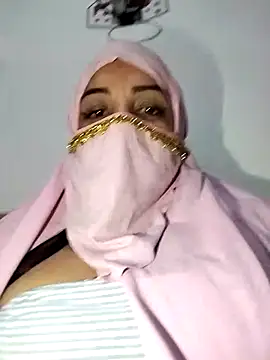 Snapshot of lucianamorales chatting on February 22, 5:55 am lucianamorales online show from February 22, 5:55 am