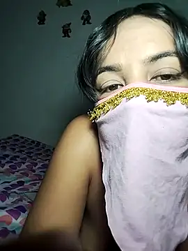 Snapshot of lucianamorales chatting on March 18, 3:23 am lucianamorales online show from March 18, 3:23 am