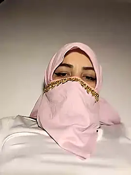 Snapshot of lucianamorales chatting on February 9, 6:26 pm lucianamorales online show from February 9, 6:26 pm