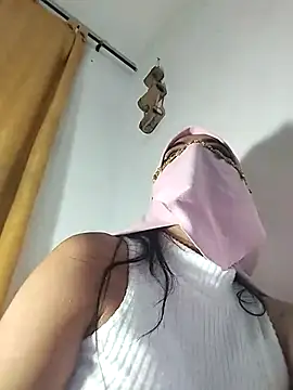 Snapshot of lucianamorales chatting on February 19, 4:01 am lucianamorales online show from February 19, 4:01 am