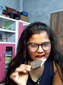 Snapshot of nikitacute23 chatting on March 7, 6:02 am nikitacute23 online show from March 7, 6:02 am