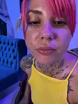 Izy cute  online show from April 30, 1:45 am