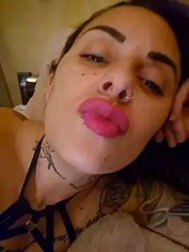 brune caliente online show from March 3, 11:44 am