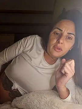 brune caliente online show from January 6, 10:26 pm