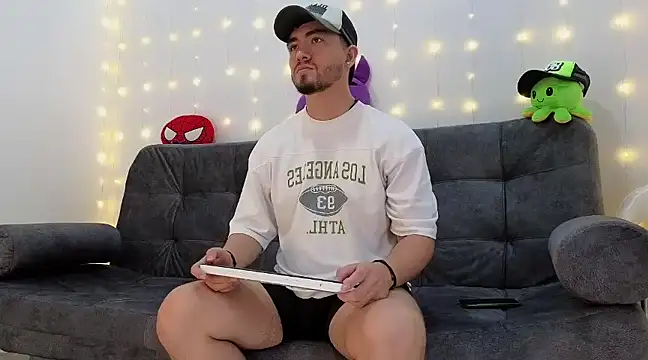 Dante Bones online show from February 16, 9:27 pm