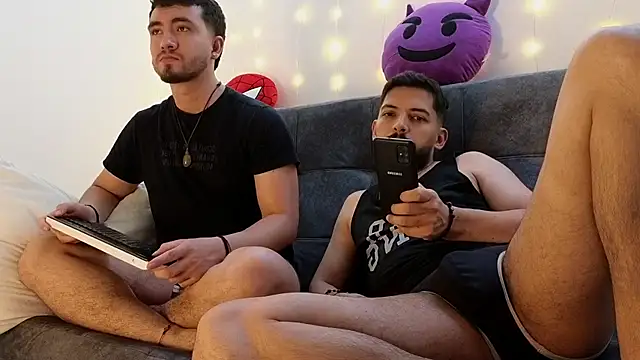 Snapshot of ErickBrant chatting on February 11, 12:06 am ErickBrant online show from February 11, 12:06 am