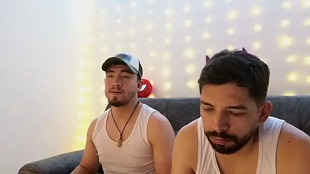 Snapshot of ErickBrant chatting on February 23, 3:45 am ErickBrant online show from February 23, 3:45 am