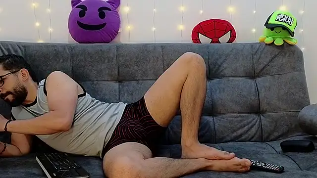 Snapshot of ErickBrant chatting on March 6, 9:20 pm ErickBrant online show from March 6, 9:20 pm