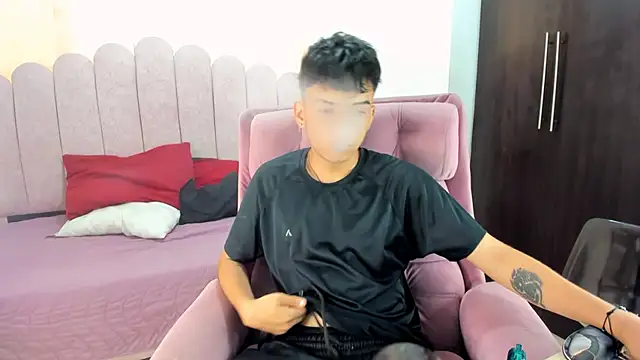 Snapshot of angelyoung18 chatting on March 14, 7:23 pm angelyoung18 online show from March 14, 7:23 pm