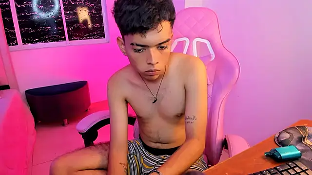 Snapshot of angelyoung18 chatting on February 28, 11:01 pm angelyoung18 online show from February 28, 11:01 pm