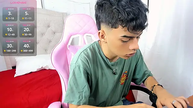 Snapshot of angelyoung18 chatting on January 26, 1:04 pm angelyoung18 online show from January 26, 1:04 pm