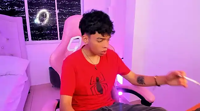 Snapshot of angelyoung18 chatting on February 8, 8:21 pm angelyoung18 online show from February 8, 8:21 pm