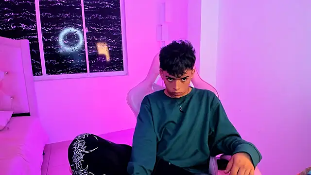 Snapshot of angelyoung18 chatting on February 27, 7:26 pm angelyoung18 online show from February 27, 7:26 pm