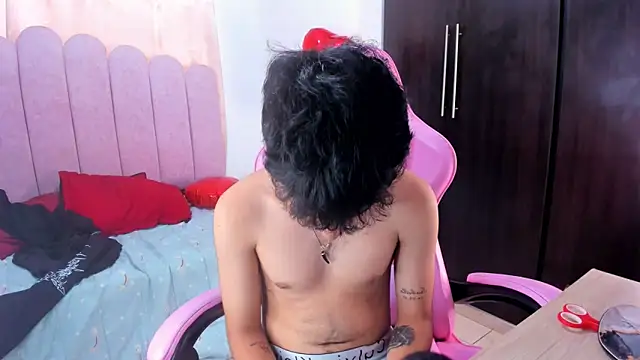 Snapshot of angelyoung18 chatting on March 7, 9:27 pm angelyoung18 online show from March 7, 9:27 pm