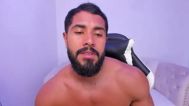 Snapshot of Santiago_huntt chatting on November 24, 9:15 pm Santiago huntt online show from November 24, 9:15 pm