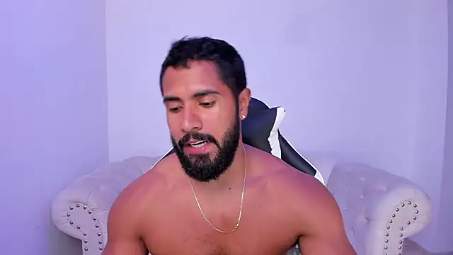 Snapshot of Santiago_huntt chatting on October 17, 10:44 pm Santiago huntt online show from October 17, 10:44 pm
