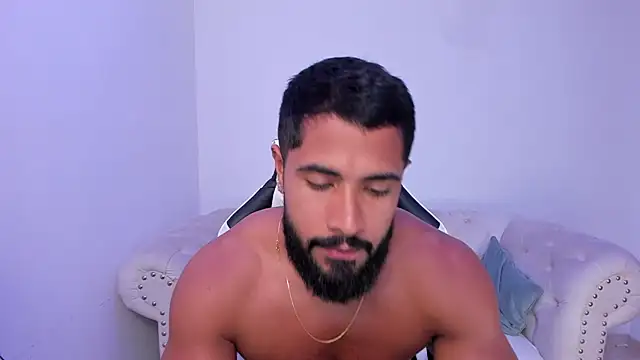 Snapshot of Santiago_huntt chatting on November 10, 9:20 pm Santiago huntt online show from November 10, 9:20 pm