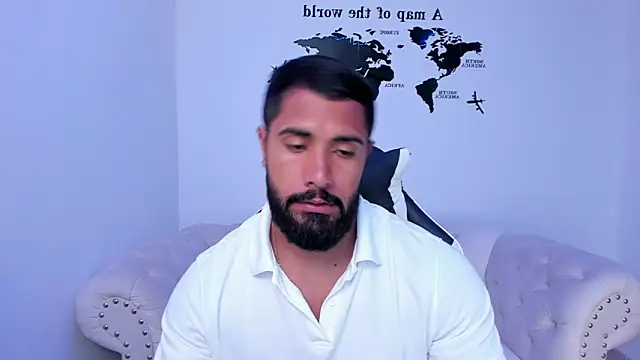 Snapshot of Santiago_huntt chatting on October 4, 2:13 am Santiago huntt online show from October 4, 2:13 am