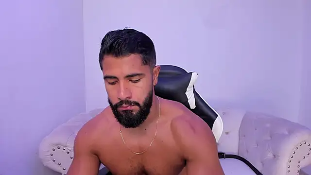 Snapshot of Santiago_huntt chatting on December 4, 12:59 pm Santiago huntt online show from December 4, 12:59 pm