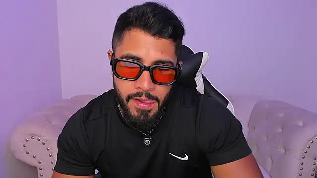 Santiago huntt online show from March 31, 9:28 pm