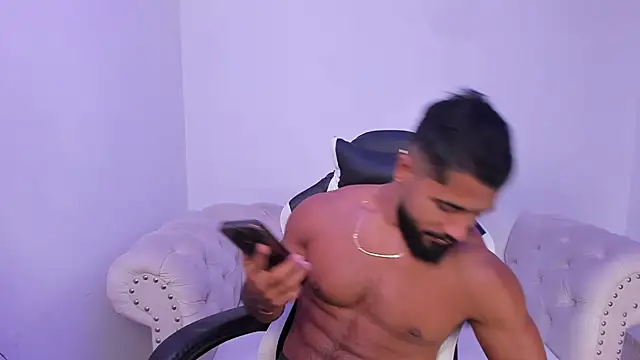 Snapshot of Santiago_huntt chatting on December 2, 12:29 pm Santiago huntt online show from December 2, 12:29 pm