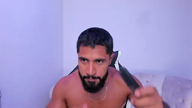 Snapshot of Santiago_huntt chatting on November 5, 9:40 pm Santiago huntt online show from November 5, 9:40 pm