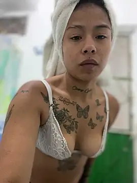 Snapshot of Salomee_Ramireez chatting on January 17, 5:19 pm Salomee Ramireez online show from January 17, 5:19 pm