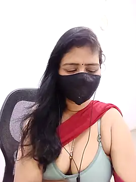 Snapshot of Lucky-Deepthi chatting on May 10, 10:33 pm Lucky-Deepthi online show from May 10, 10:33 pm