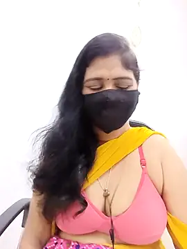 Snapshot of Lucky-Deepthi chatting on May 12, 9:32 pm Lucky-Deepthi online show from May 12, 9:32 pm
