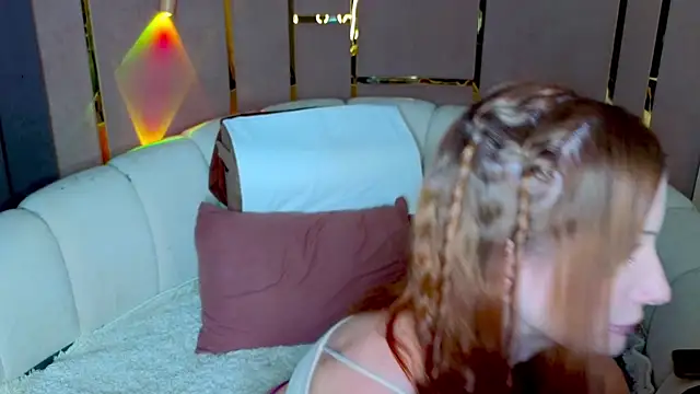emilytrays online show from May 18, 2:23 am