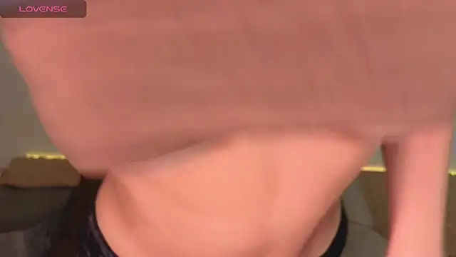 Snapshot of emilytrays chatting on November 6, 11:14 am emilytrays online show from November 6, 11:14 am