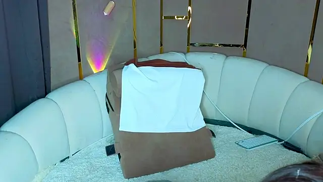 emilytrays online show from June 1, 8:52 pm