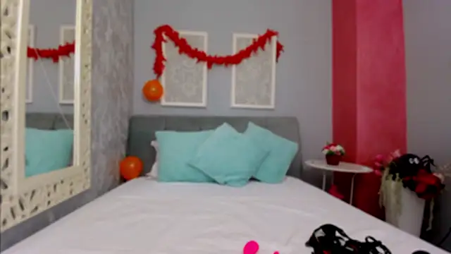 Snapshot of LustyRosee chatting on November 12, 5:00 am LustyRosee online show from November 12, 5:00 am