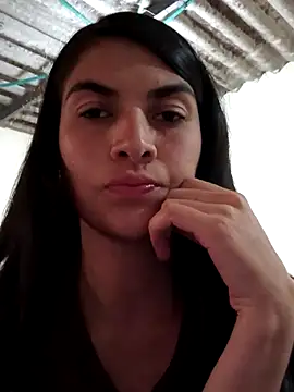 blue and whithe online show from April 6, 7:04 pm