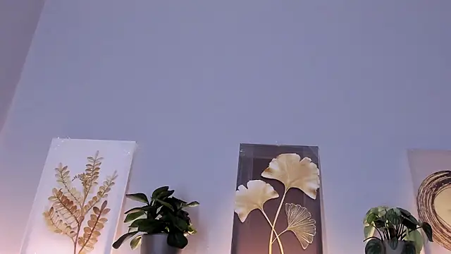 sara  jones gh online show from February 25, 6:19 pm