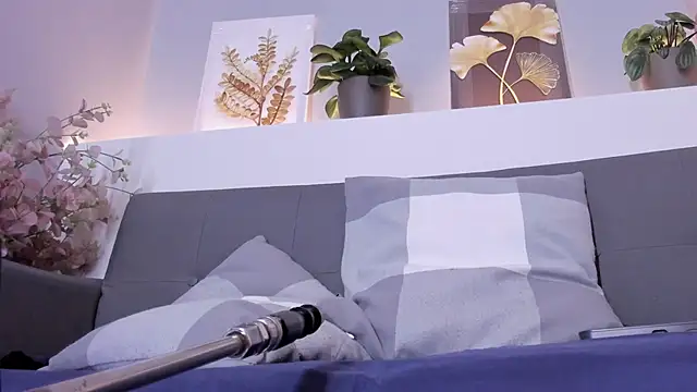 sara  jones gh online show from February 26, 11:32 am